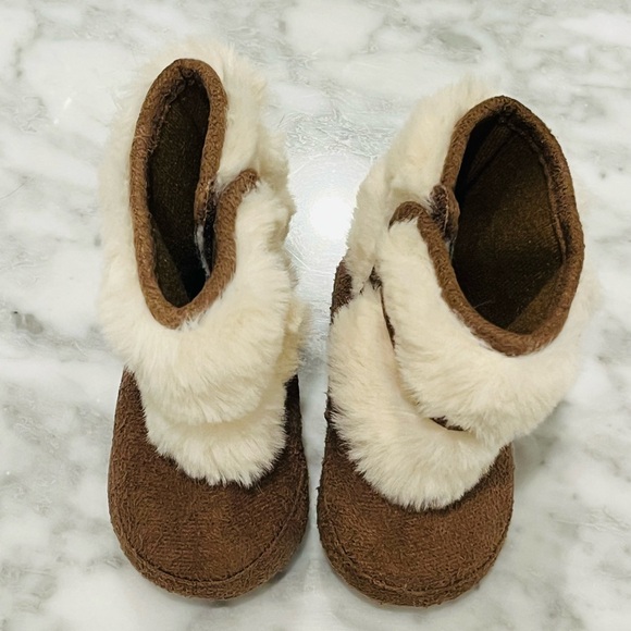 Baby girl Boots 9-12 months - Picture 1 of 3